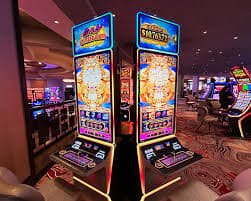 Filipino sports bettor placing a live bet on ph633 mobile platform